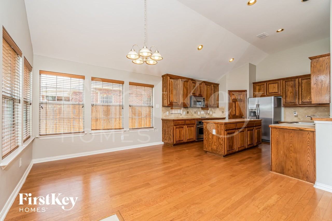 4301 Palmer Dr - Photo 5 of 15
