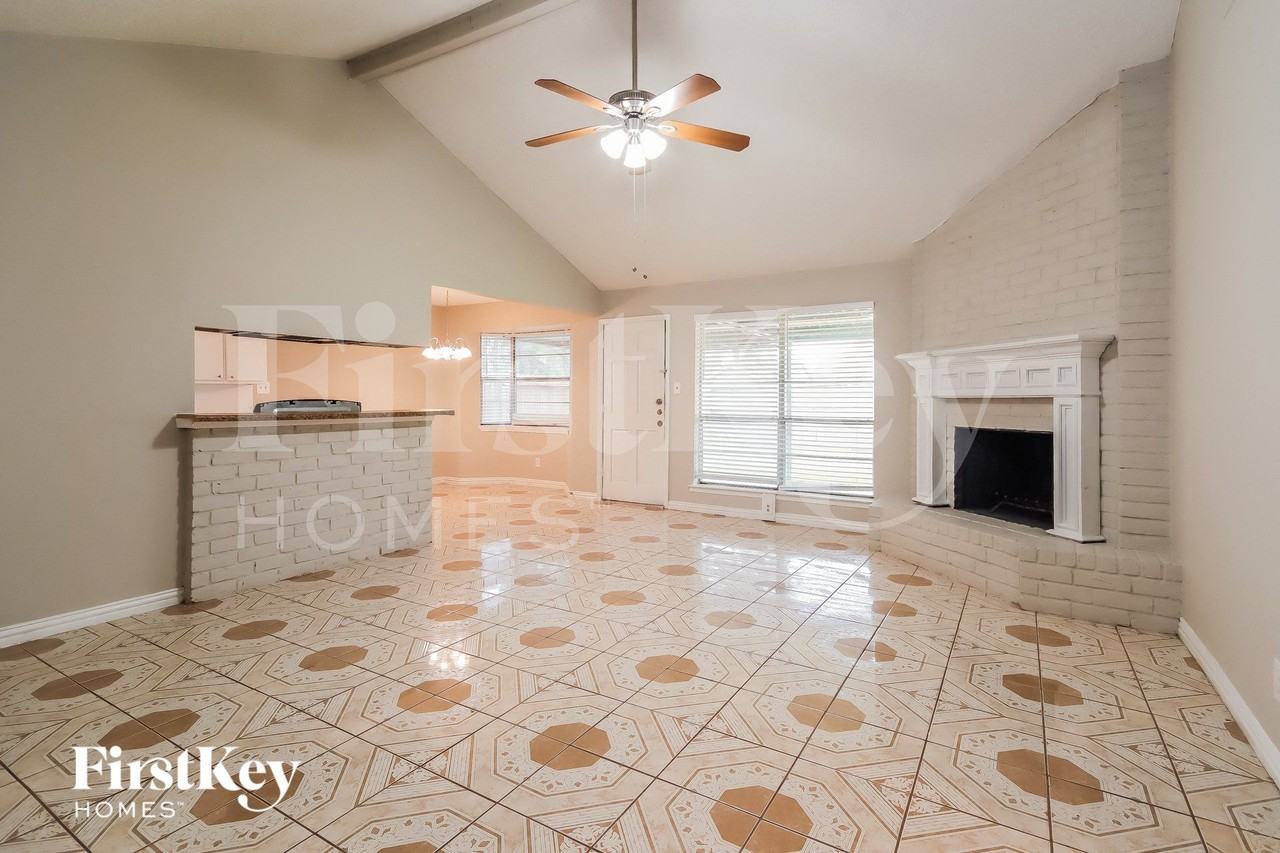 5614 Rivergate Dr - Photo 2 of 15
