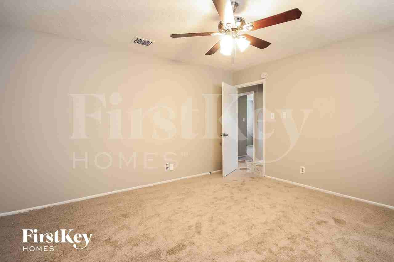 5614 Rivergate Dr - Photo 6 of 15
