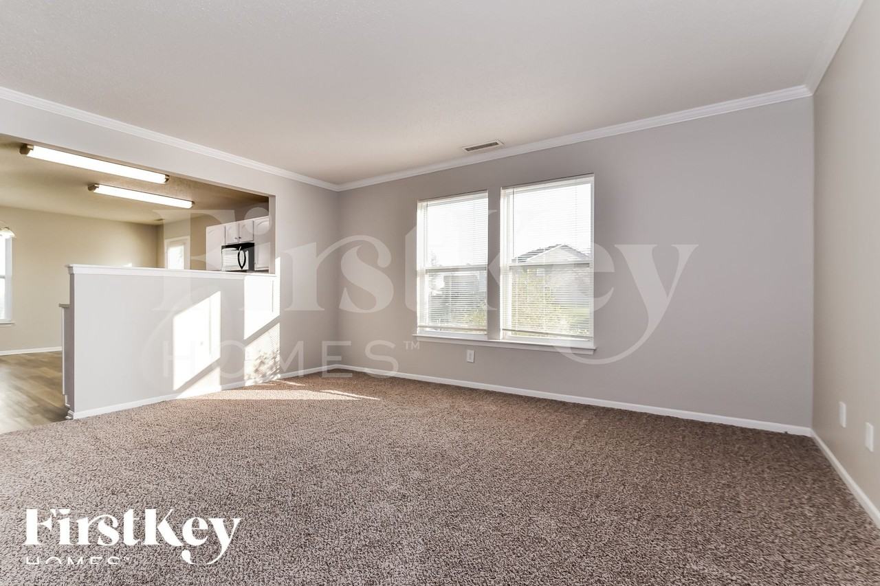 1912 Founders Dr - Photo 4 of 15