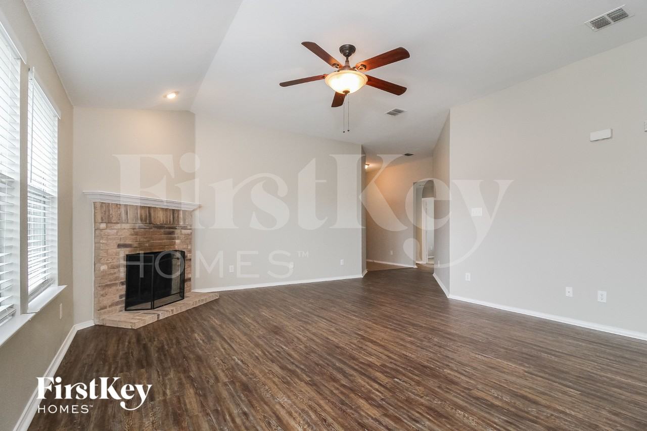 802 Hawthorne Rd - Photo 5 of 17