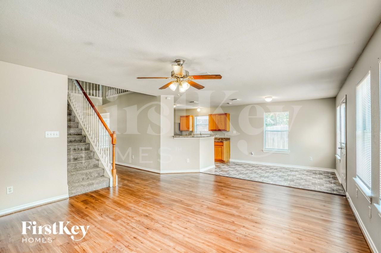 9342 Bowmore Ct - Photo 4 of 19