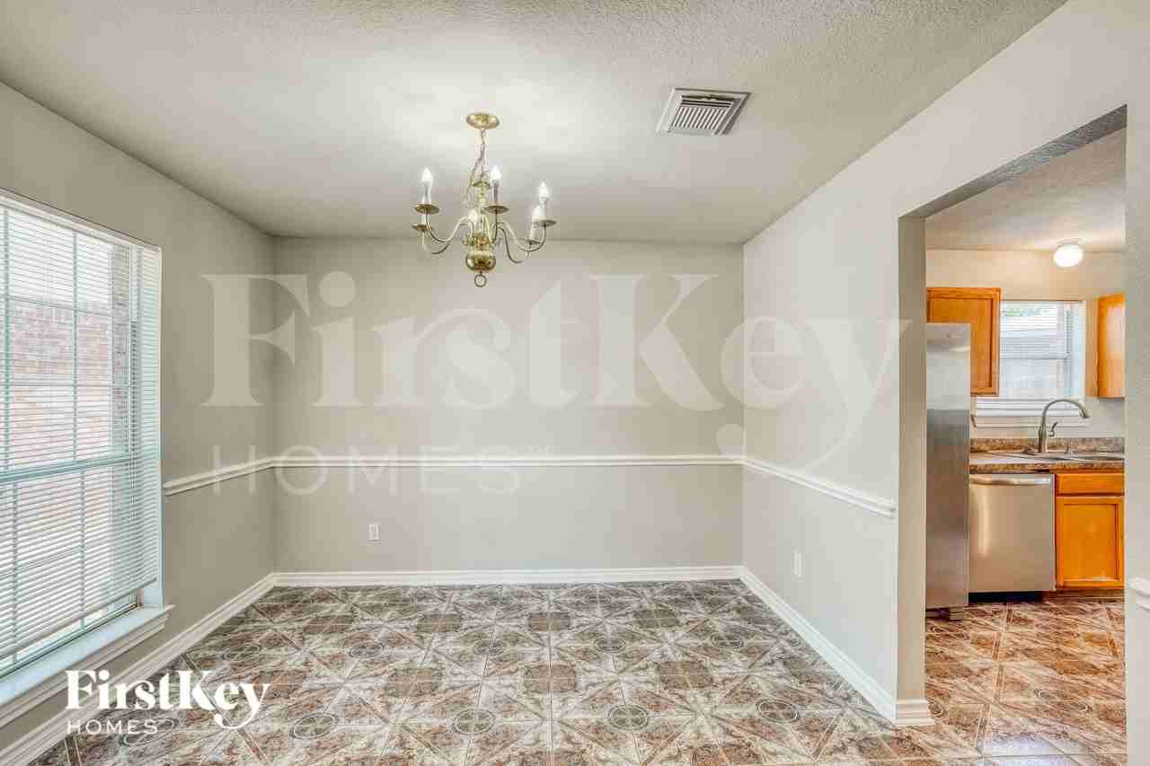 9342 Bowmore Ct - Photo 5 of 19