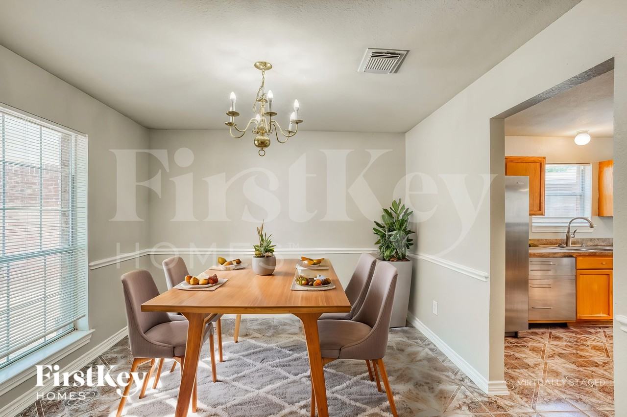 9342 Bowmore Ct - Photo 6 of 19