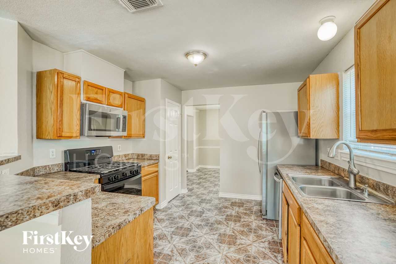 9342 Bowmore Ct - Photo 7 of 19