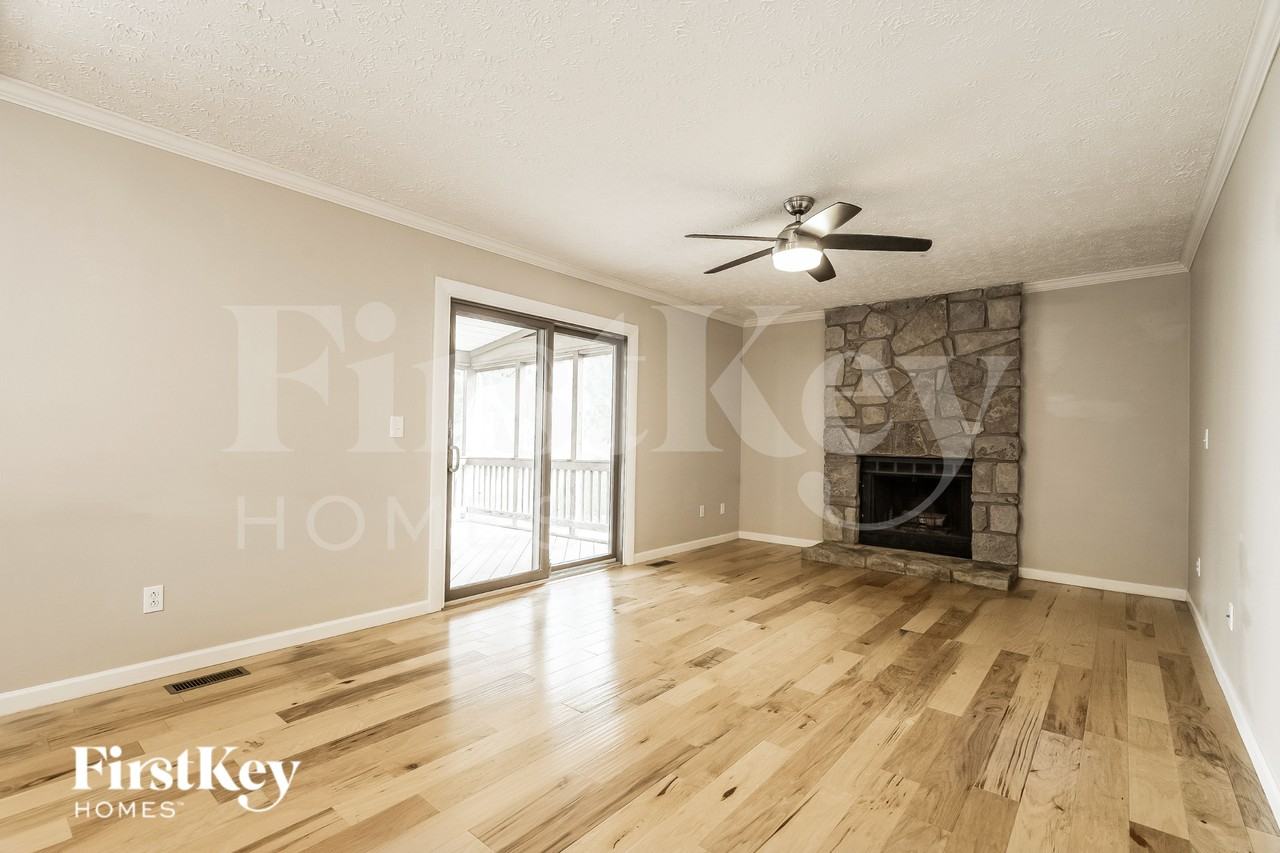 833 Lindenhaven Rd - Photo 3 of 16