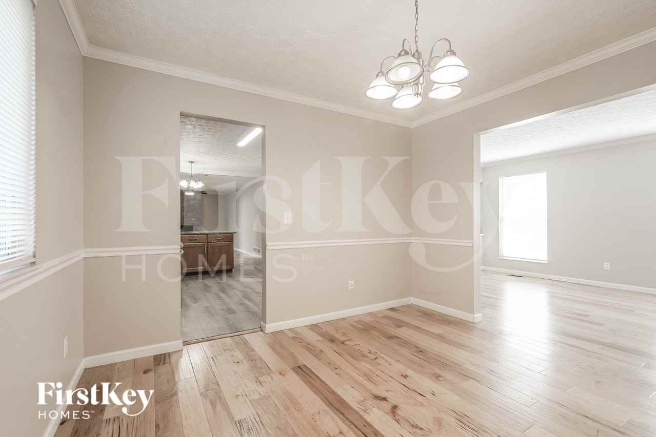 833 Lindenhaven Rd - Photo 4 of 16