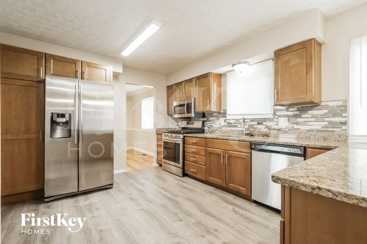 833 Lindenhaven Rd - Photo 5 of 16