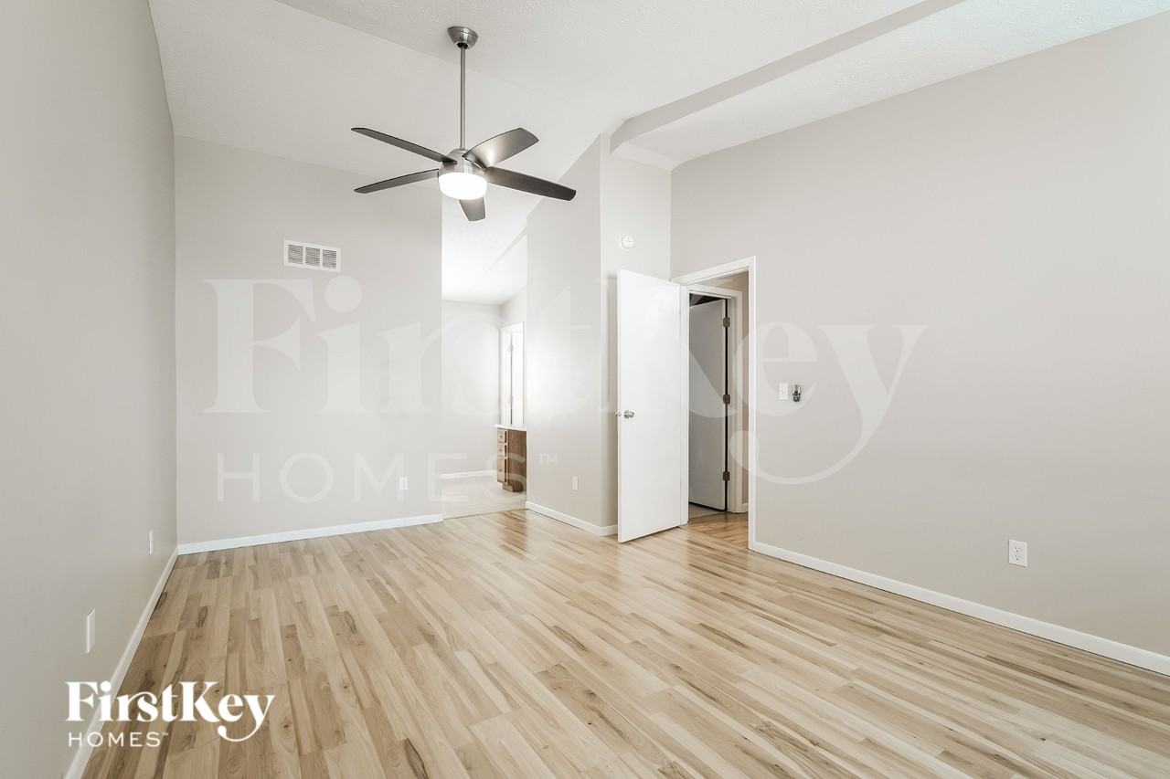 833 Lindenhaven Rd - Photo 6 of 16