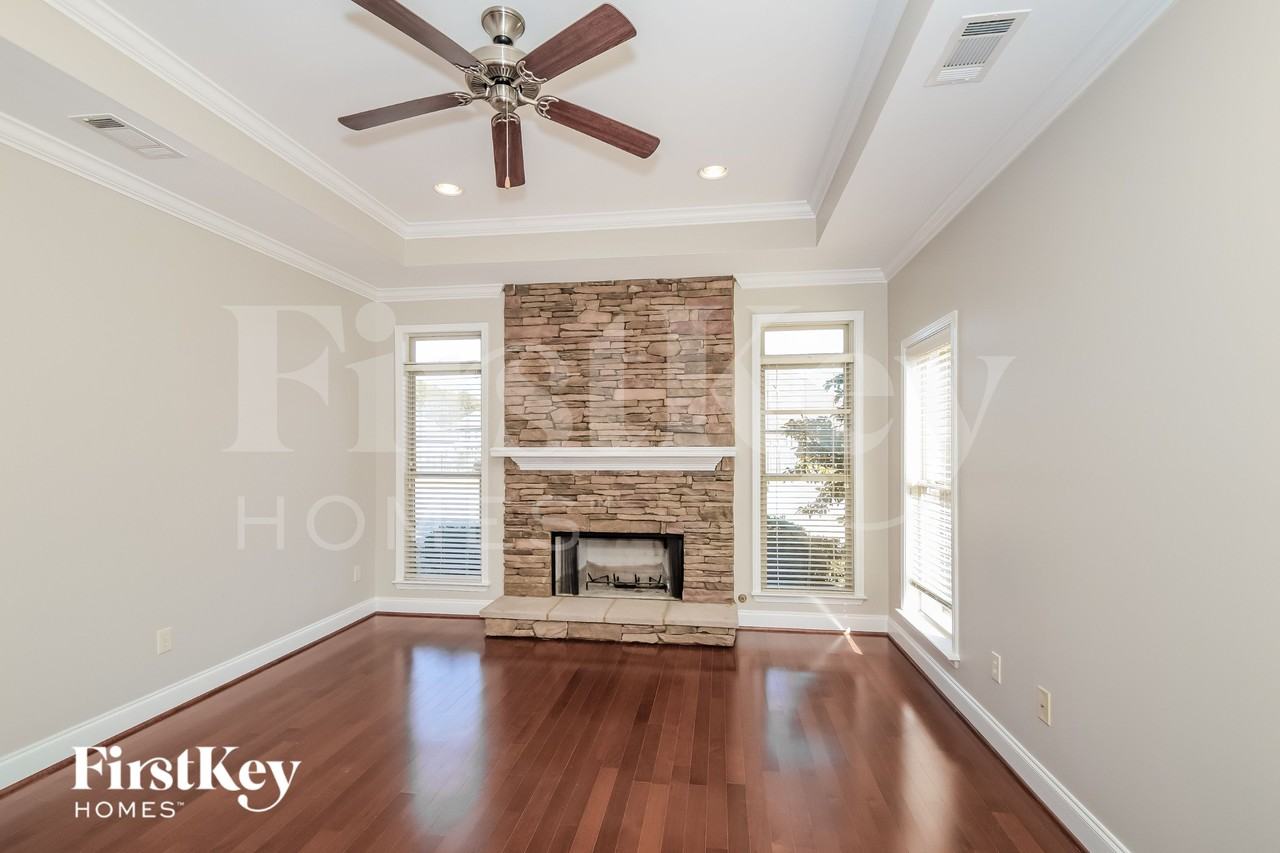 7706 Authur Dr - Photo 3 of 15