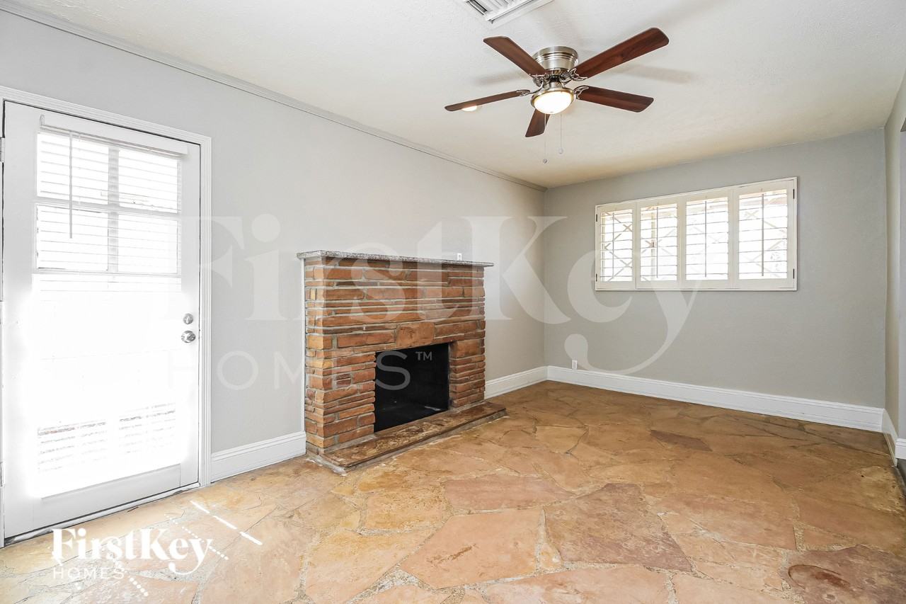 7427 E Mckinley St - Photo 2 of 19
