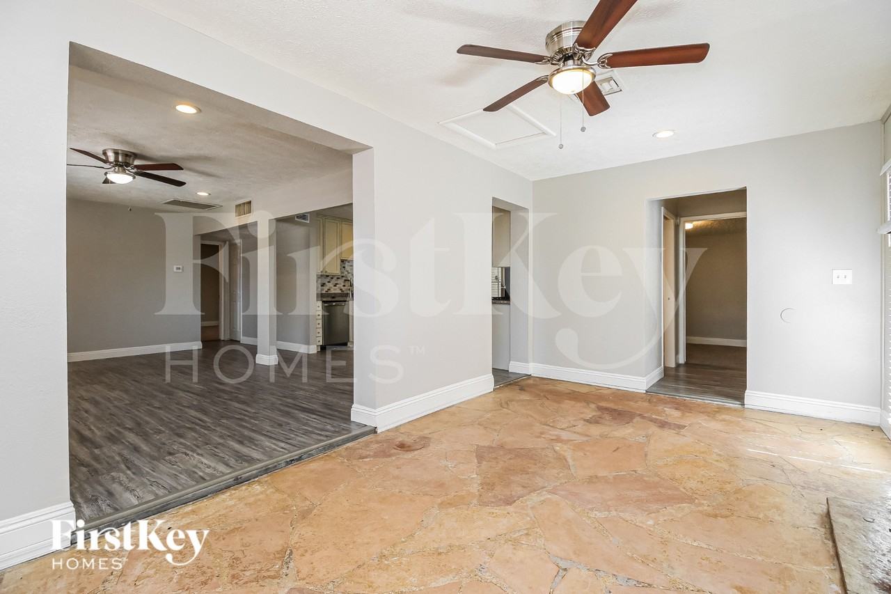 7427 E Mckinley St - Photo 4 of 19