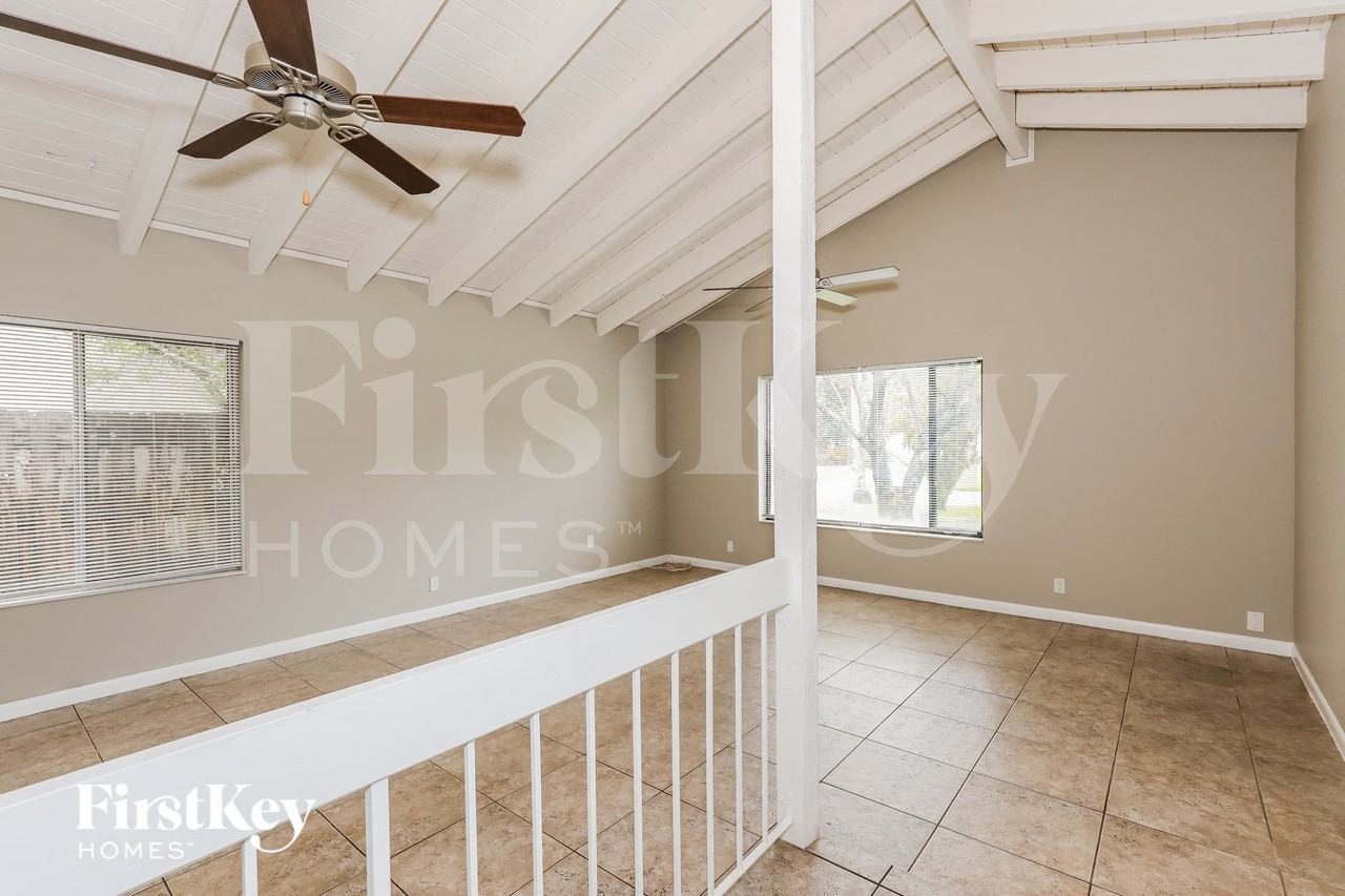 7200 Nwst - Photo 2 of 15