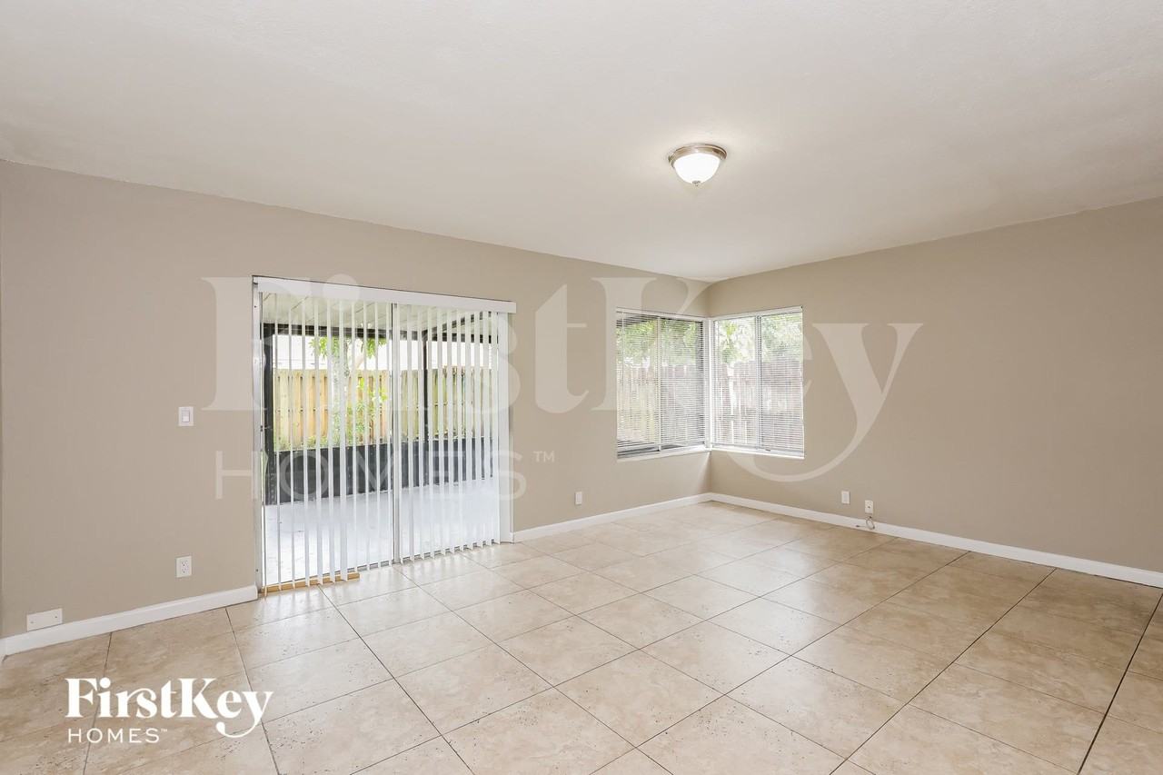 7200 Nwst - Photo 4 of 15