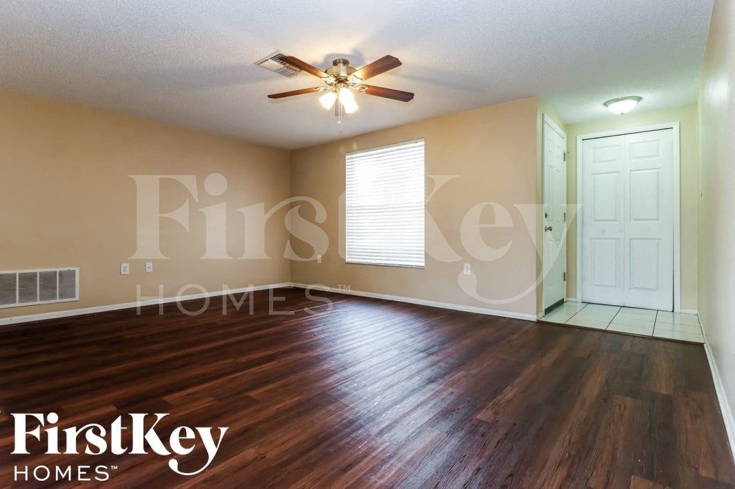 7124 Cay Dr - Photo 2 of 15