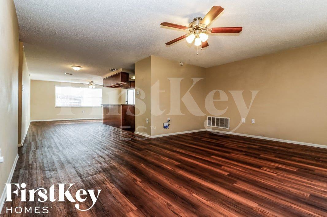 7124 Cay Dr - Photo 3 of 15