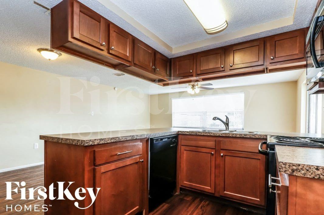 7124 Cay Dr - Photo 5 of 15