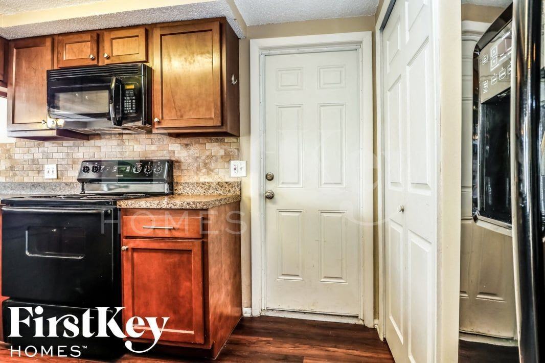 7124 Cay Dr - Photo 6 of 15