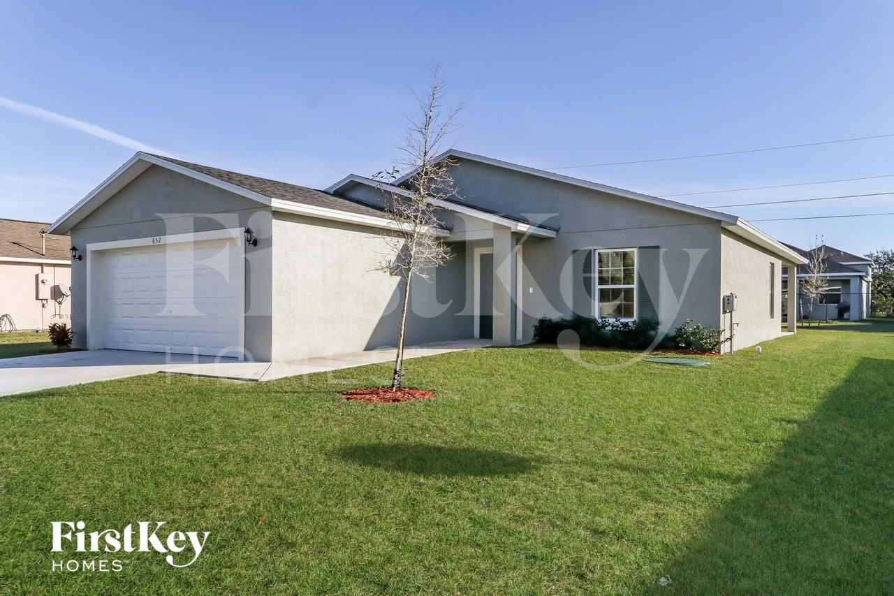 652 Sw Jacoby Ave - Photo 3 of 15