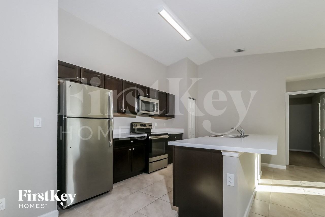 652 Sw Jacoby Ave - Photo 6 of 15