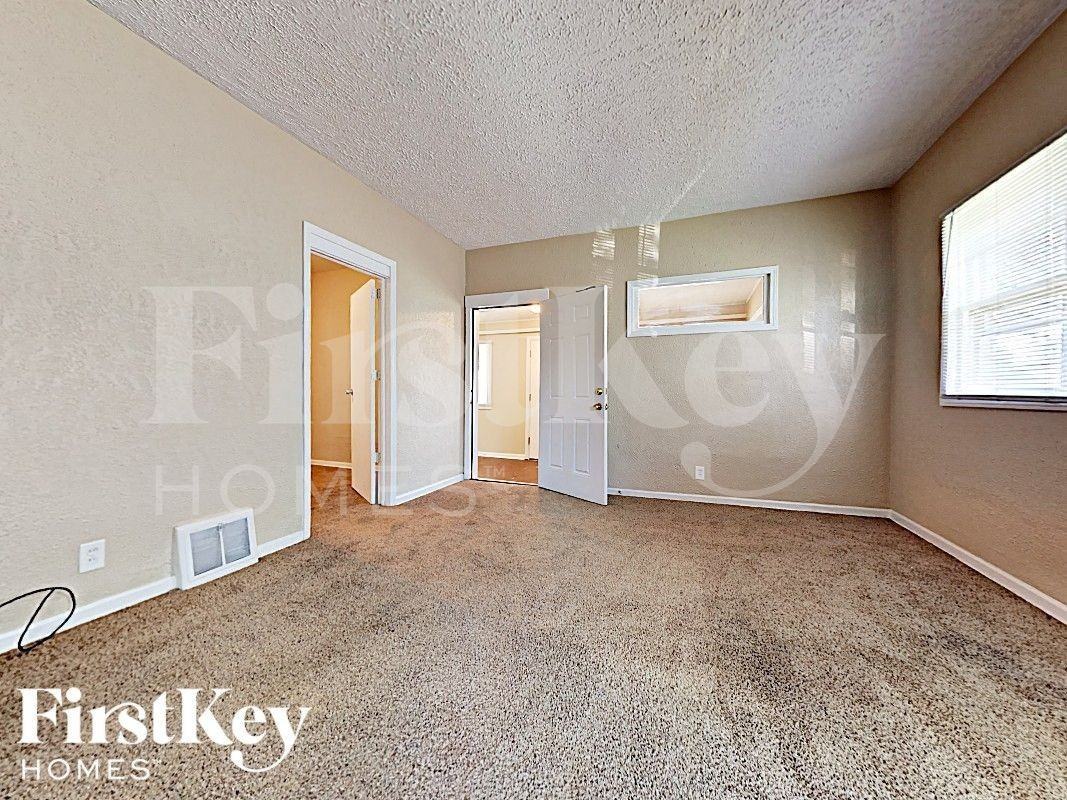 615 Clement St - Photo 4 of 14