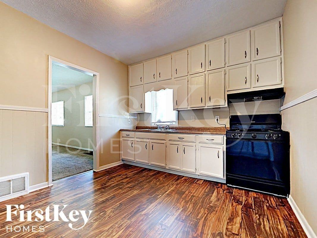 615 Clement St - Photo 5 of 14