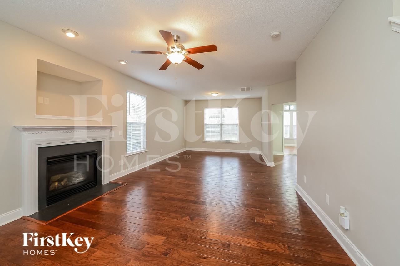 6052 Glen Way Dr - Photo 3 of 16