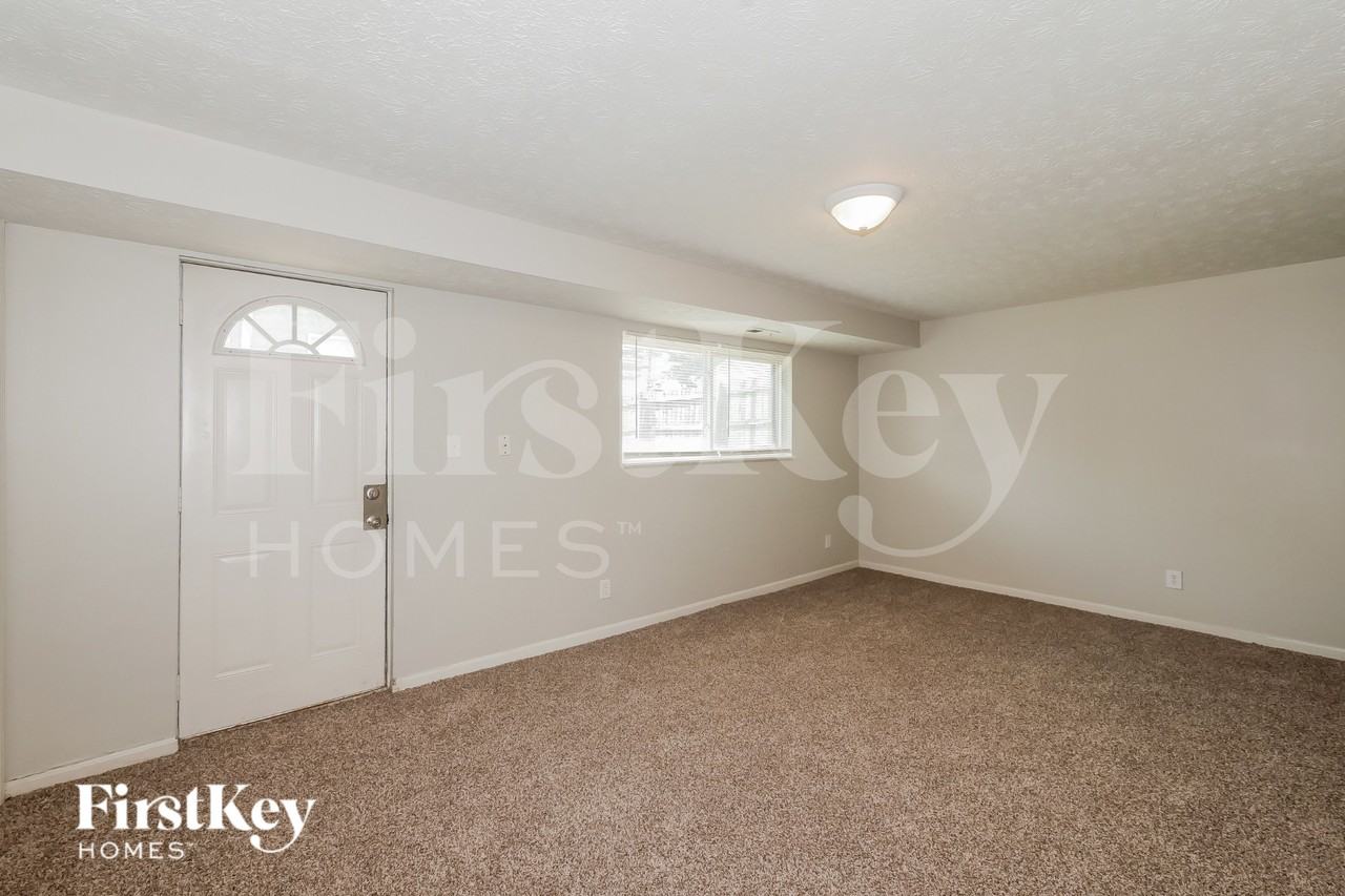 5320 Traditions Dr - Photo 4 of 17