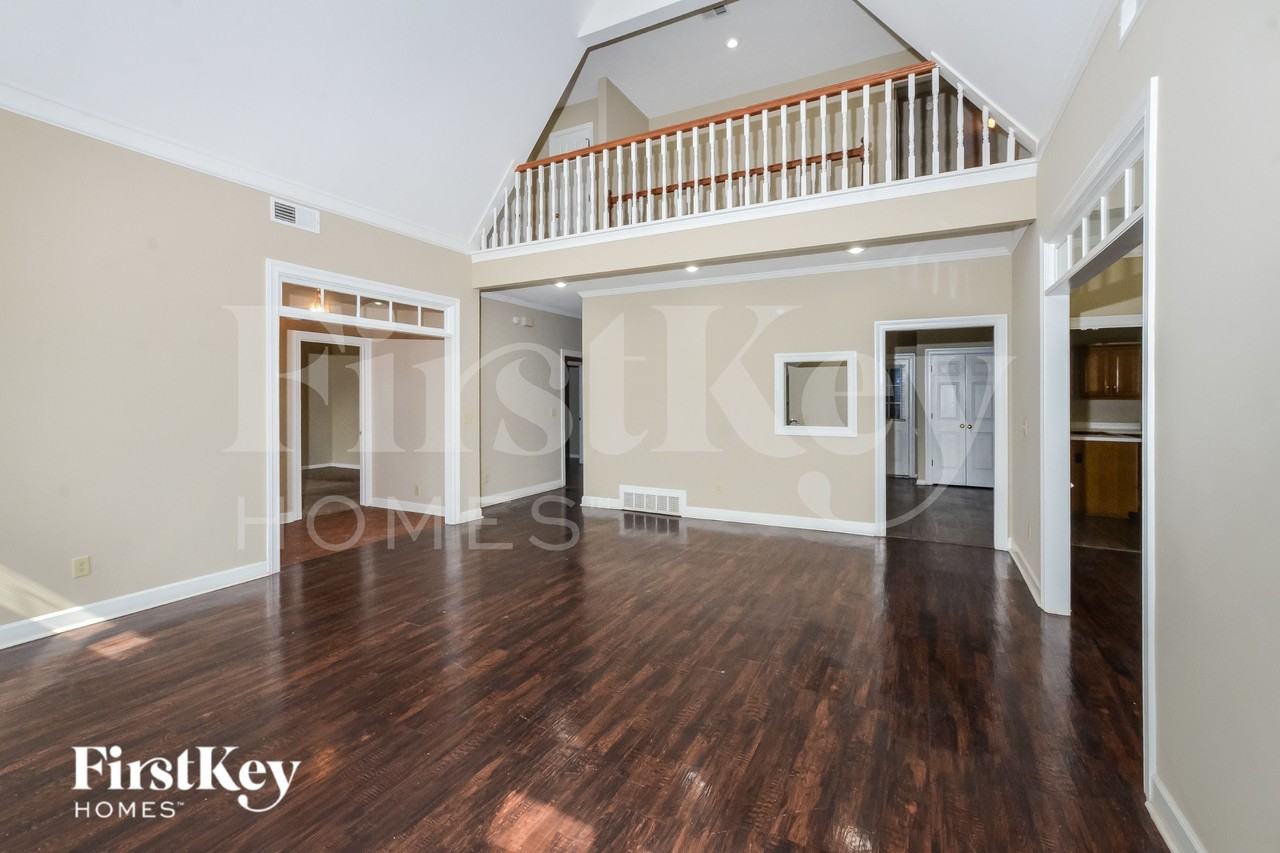 5198 Tudor Ct - Photo 3 of 16