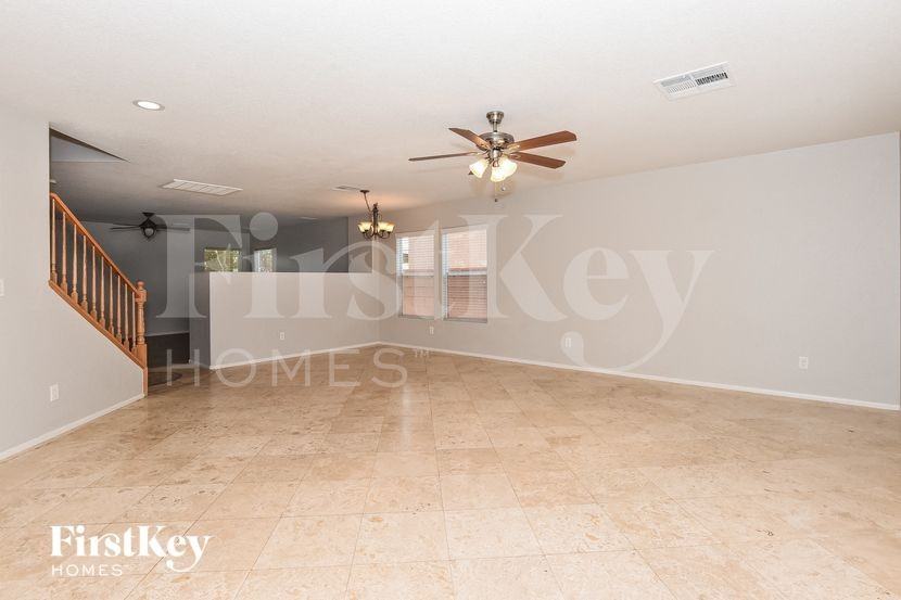 5048 Indigo Gorge Ave - Photo 2 of 15