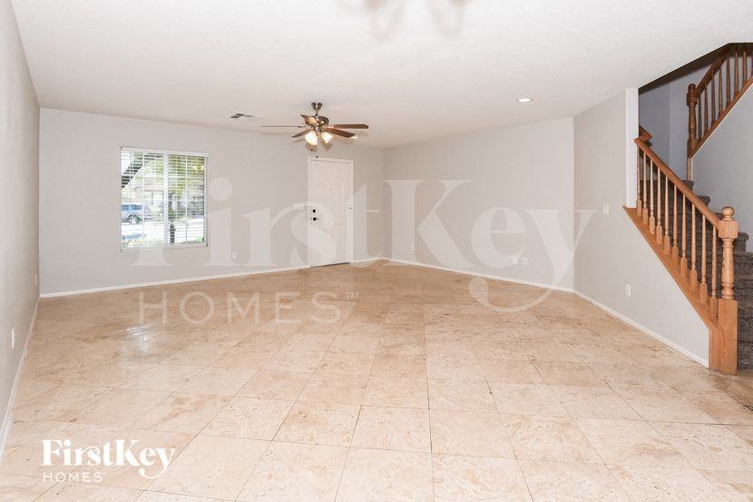 5048 Indigo Gorge Ave - Photo 3 of 15