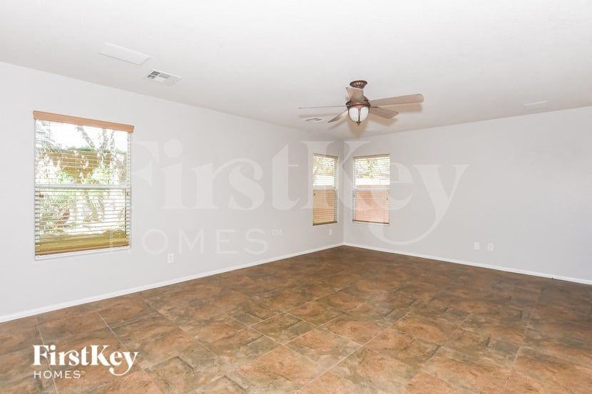 5048 Indigo Gorge Ave - Photo 4 of 15