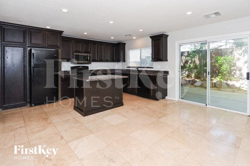 5048 Indigo Gorge Ave - Photo 6 of 15