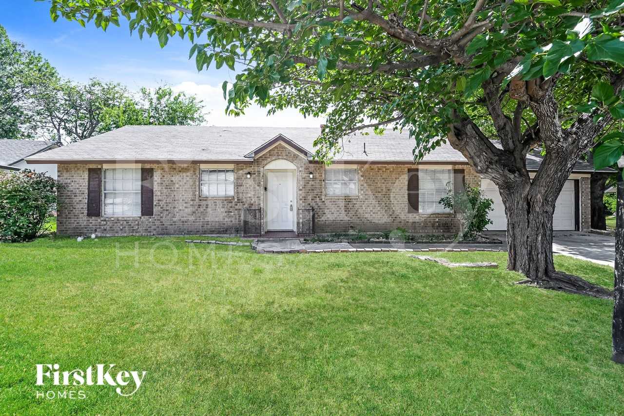2908 Portales Dr