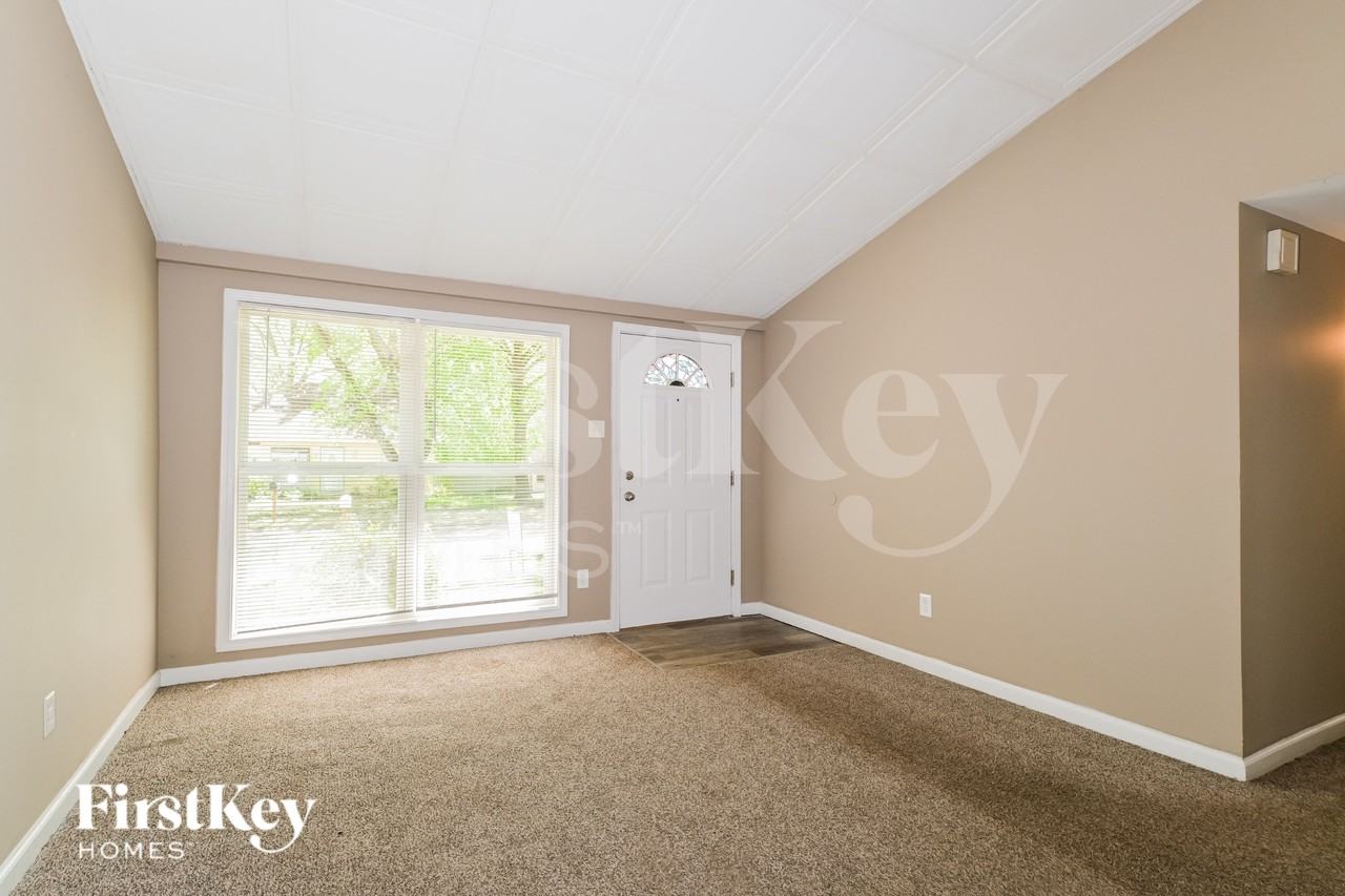2787 Dawnview Dr - Photo 3 of 19