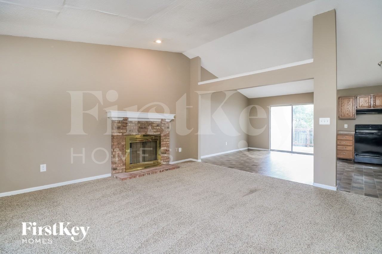 2346 Bramble Ln - Photo 2 of 16