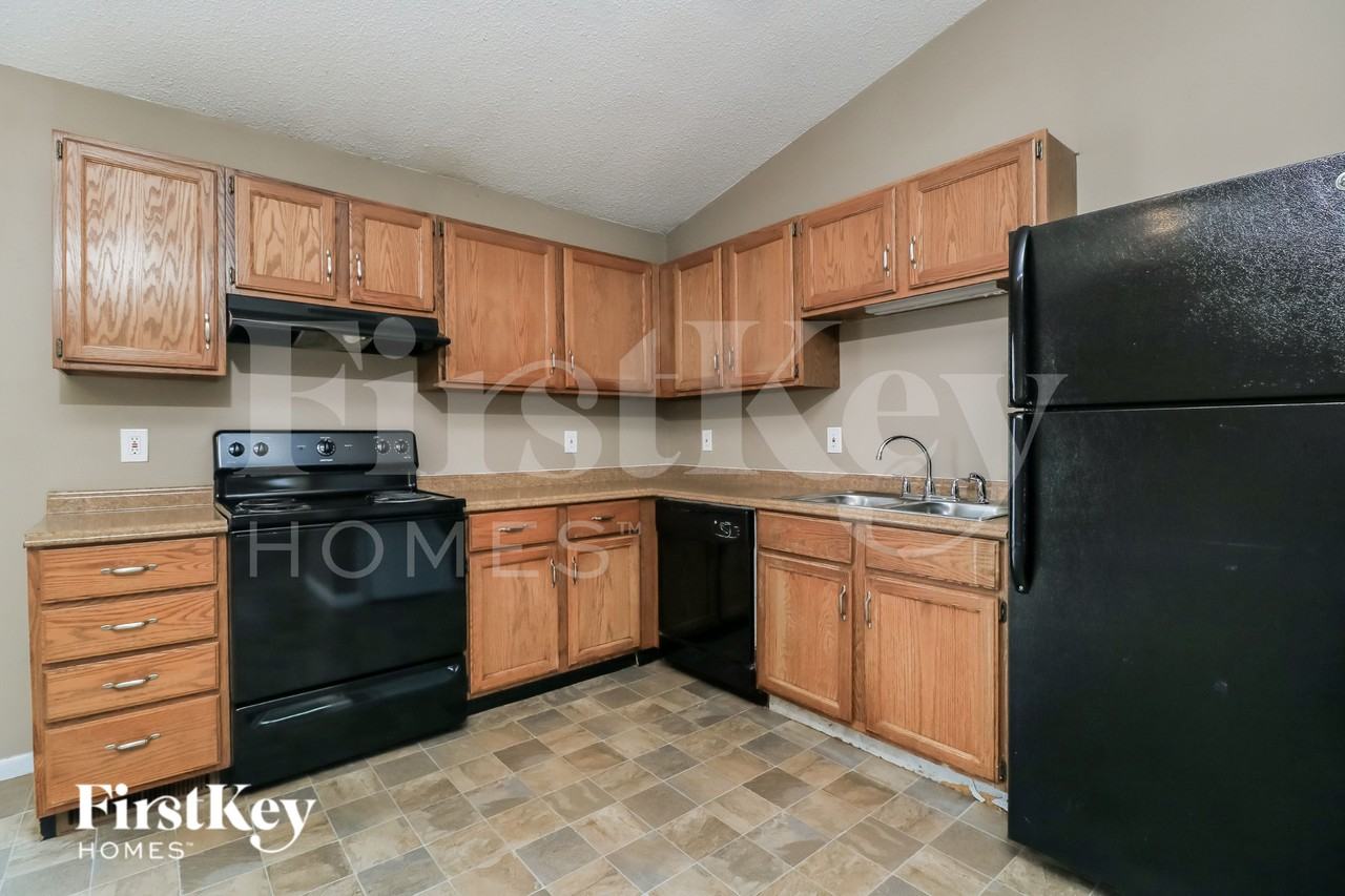 2346 Bramble Ln - Photo 4 of 16