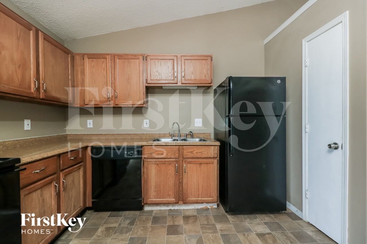 2346 Bramble Ln - Photo 5 of 16