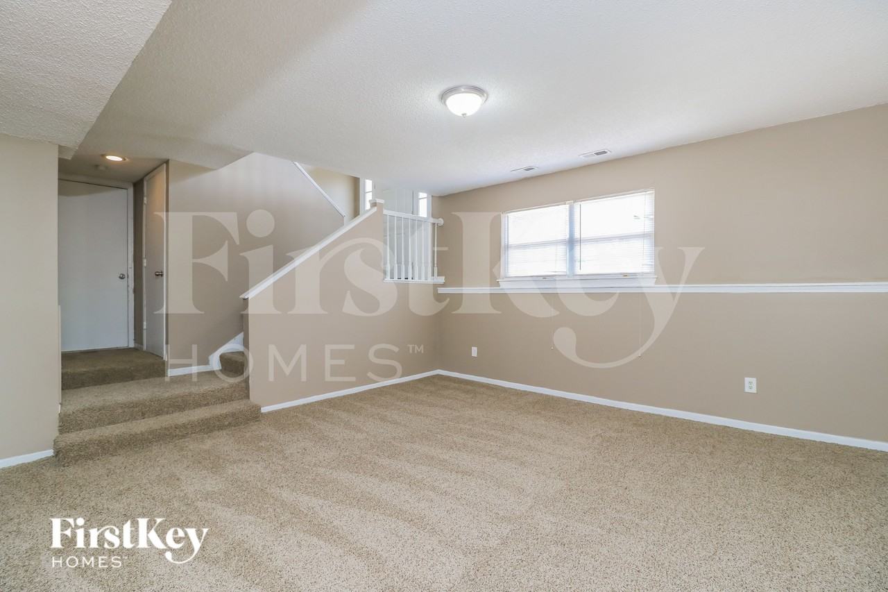 2346 Bramble Ln - Photo 6 of 16