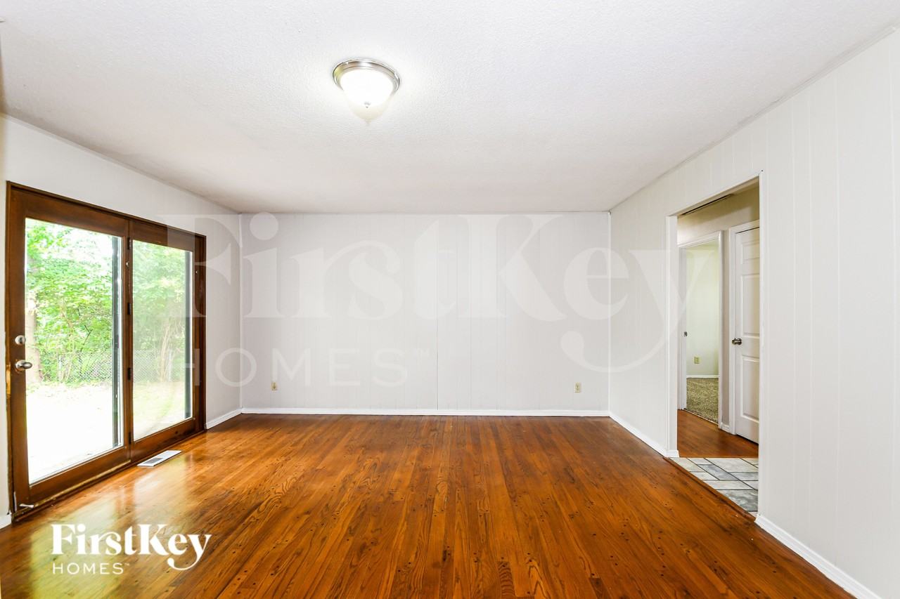 2275 Glenoro Dr - Photo 3 of 19