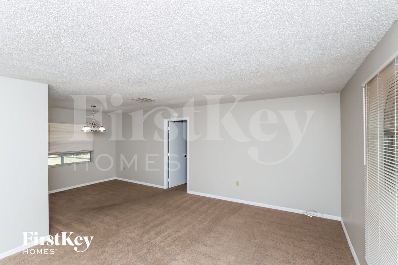2250 Fallon Blvd Ne - Photo 3 of 15