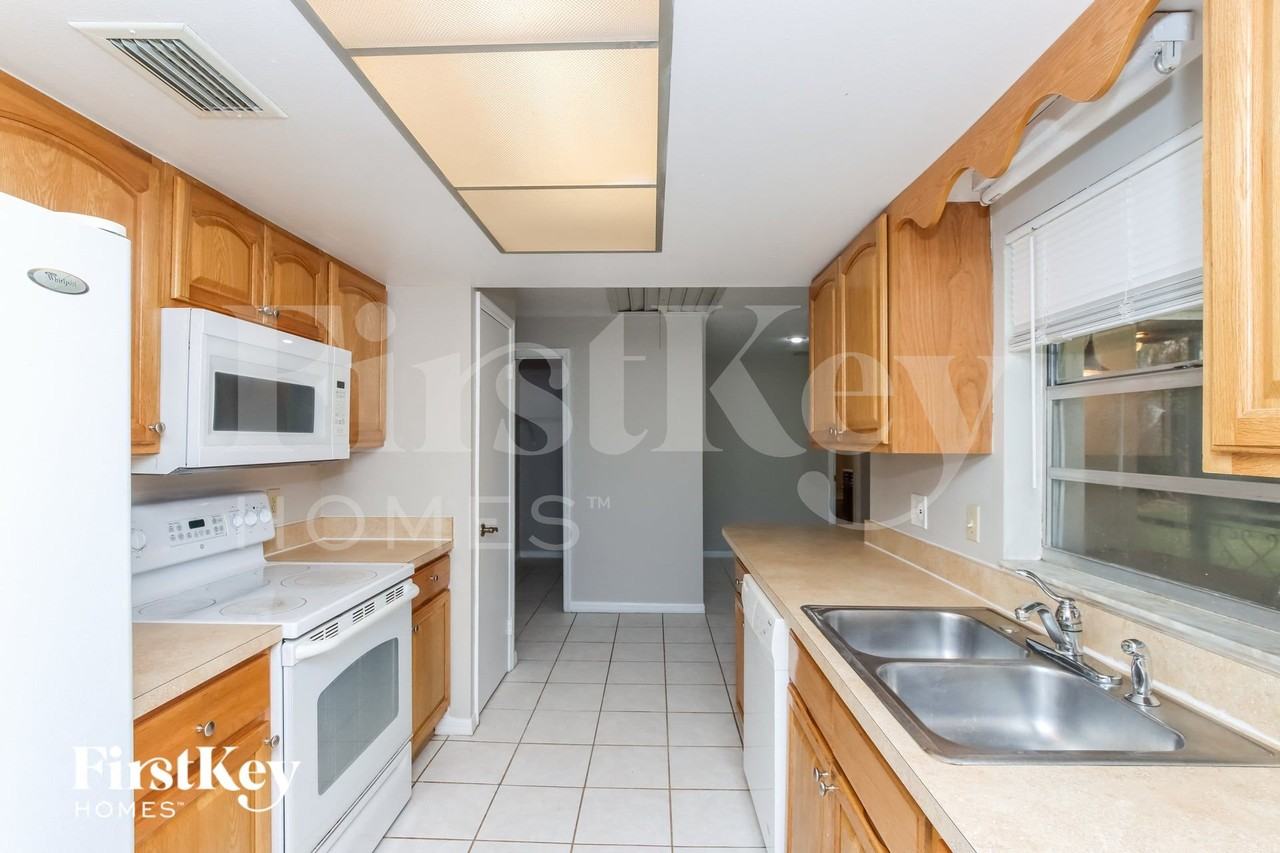 2250 Fallon Blvd Ne - Photo 7 of 15