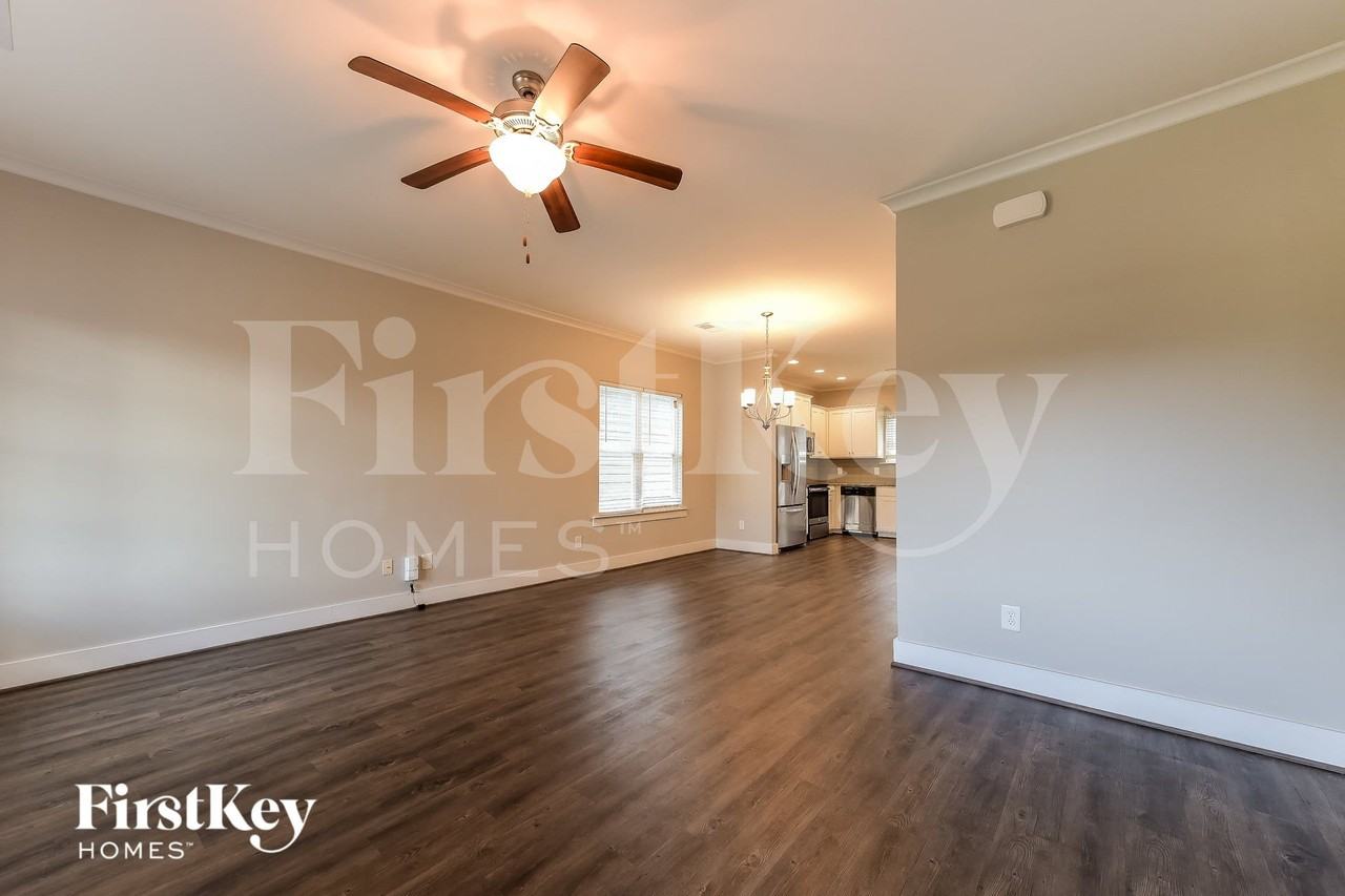 221 Union Station Dr - Photo 3 of 15