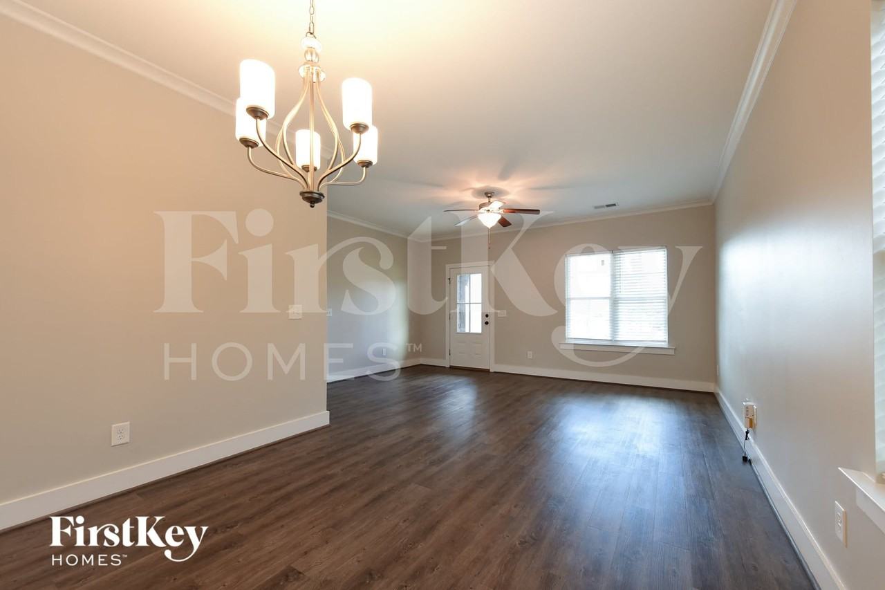 221 Union Station Dr - Photo 4 of 15