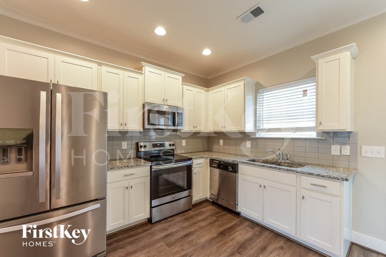 221 Union Station Dr - Photo 5 of 15