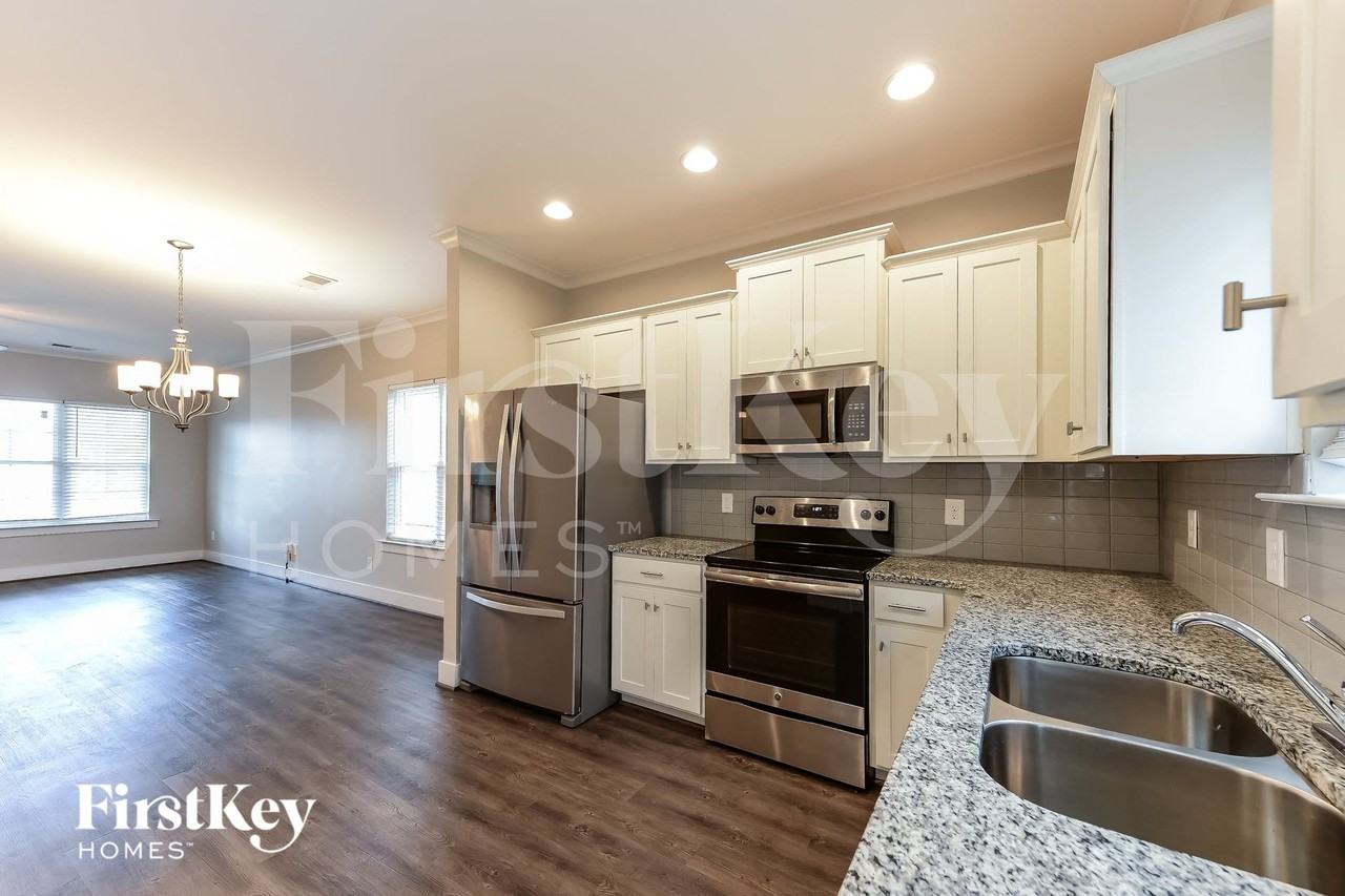 221 Union Station Dr - Photo 6 of 15