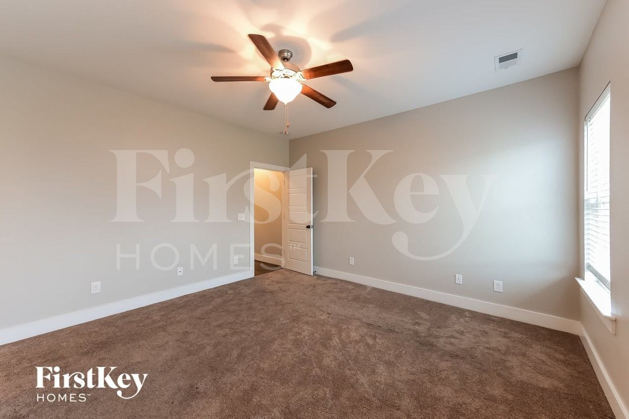 221 Union Station Dr - Photo 7 of 15