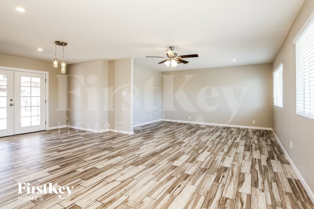 2133 E Larkspur Dr - Photo 3 of 19