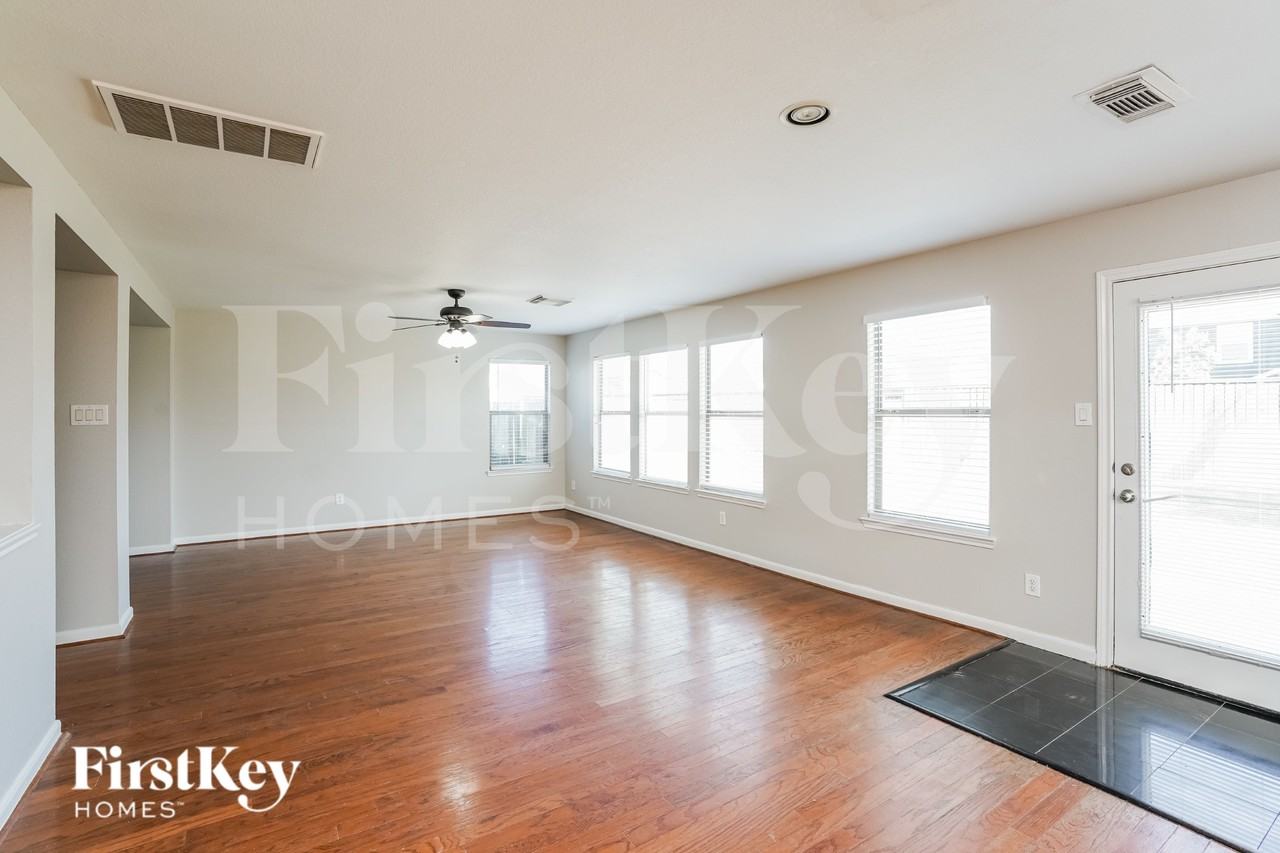 20539 Cypress Gully Dr - Photo 3 of 16