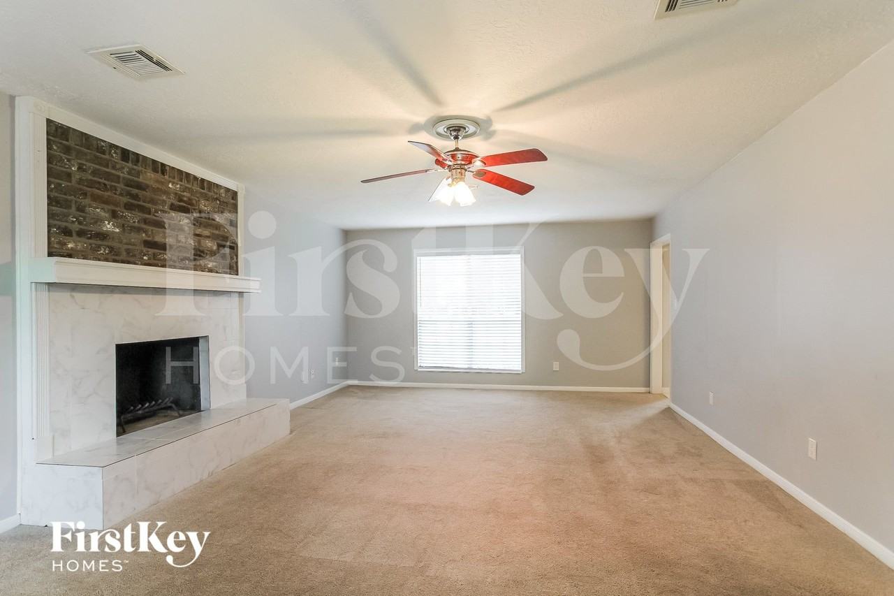 20127 Pinehurst Trail Dr - Photo 4 of 15